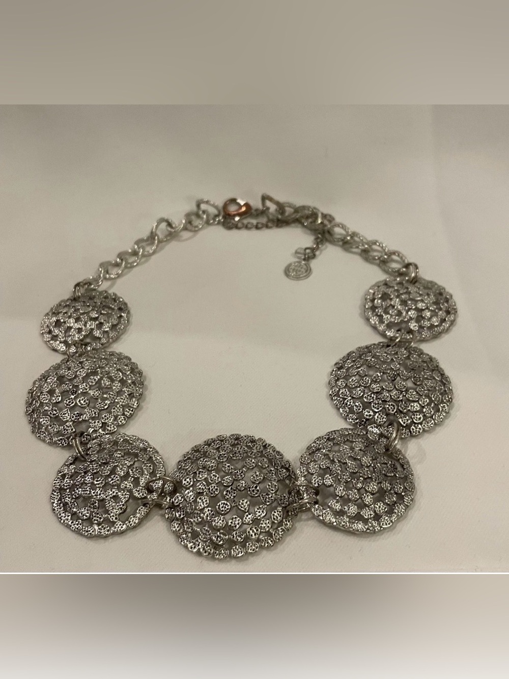 ELEGANT BILL BLASS COUTURE ROUND MODERN STYLE SILVERED STATEMENT BIB NECKLACE
